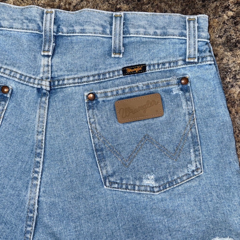 Wrangler High-Rise Cutoff Shorts Raw Hem Light Stone Relaxed Fit Boho Size 32 - Picture 9 of 16